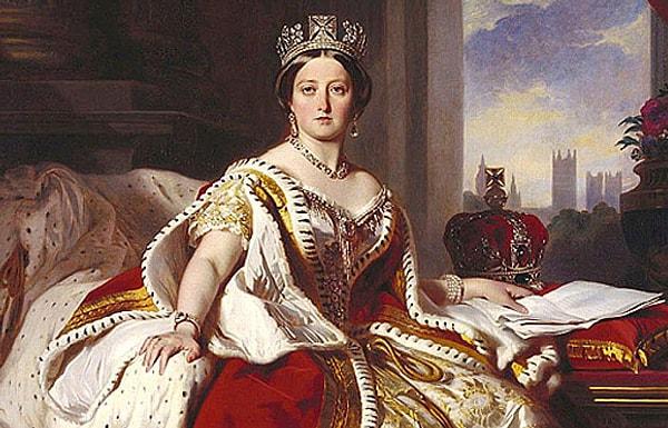 12. Kraliçe Victoria makyaj malzemesi kullanmak fahişe işidir diyince İngiltere'de kadınlar 1837 yıllarında allık ve ruj yerine kendilerini çimdikliyorlardı.
