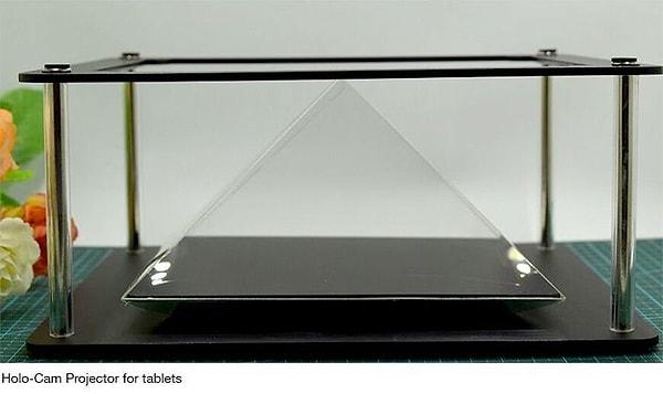 "Holo-Cam" gösterileri, bilgisayar, tablet veya telefon ekranına yerleştirilen, ucuz ve şeffaf piramitlerle çalıştırılacak.