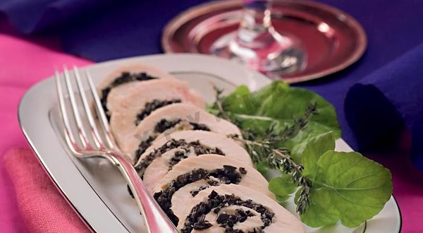 9. Куриный рулет с солёными грибами