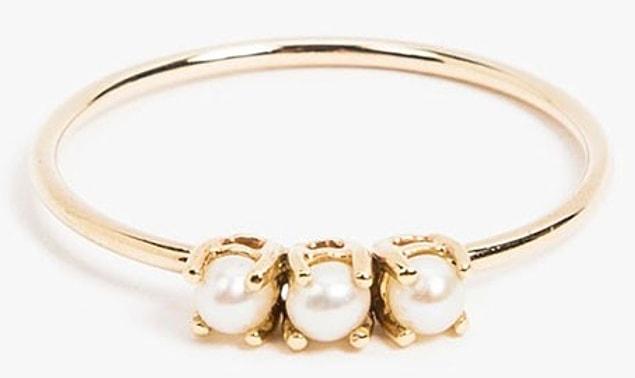 21. Pearls guaranteeing elegance.