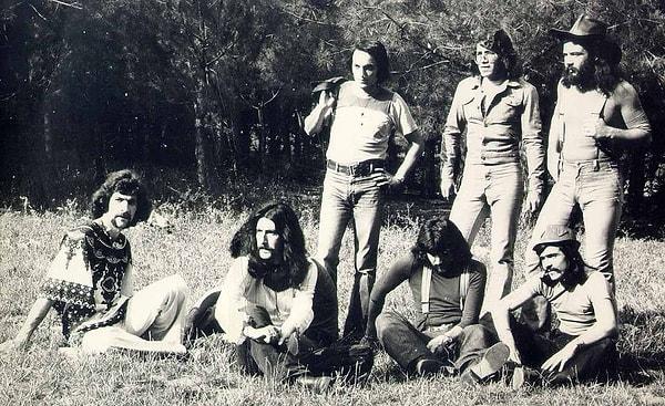 1. Kolay başlayalım. Barış Manço'nun 1972'de kurduğu grubun adı nedir?