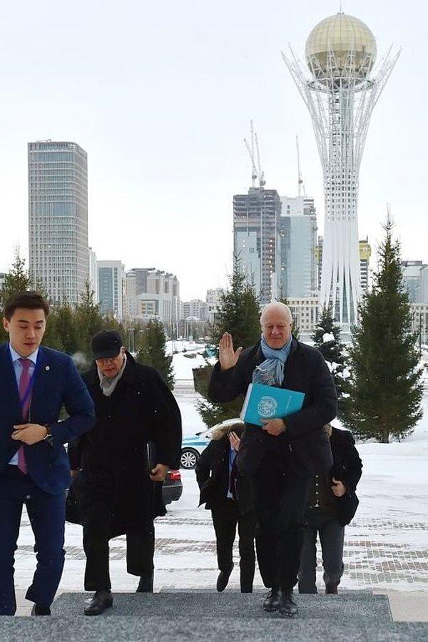 BM Suriye Özel Temsilcisi Staffan de Mistura da görüşmelere katılmak üzere yardımcısıyla birlikte Astana'ya geldi