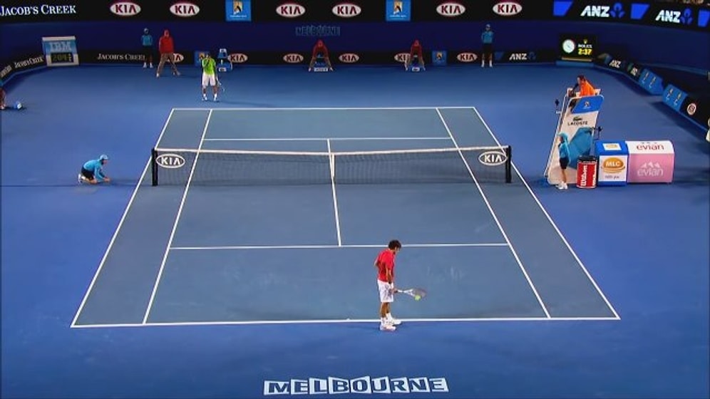 Top Toplayıcı Çocukların Kedileri Kıskandıracak Harika Refleksleri