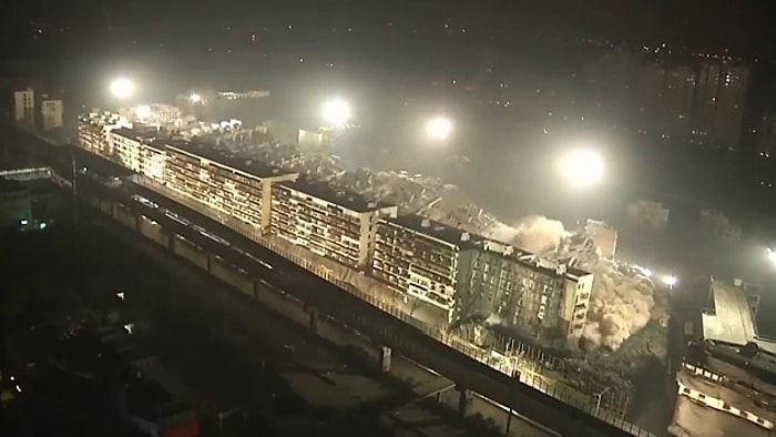 İzlemesi Aşırı Keyifli Şeylerde Bugün: Aynı Anda Patır Patır Patlatılan 19 Bina