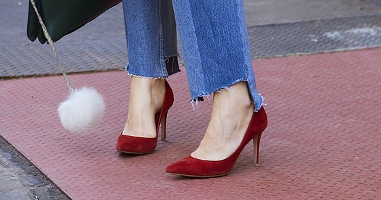 Как правильно носить хит сезона: джинсы с необработанным краем