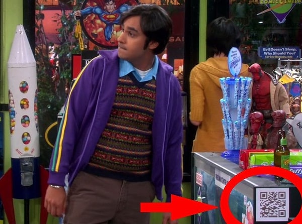 14. QR-код в магазине комиксов Стюарта ведет на сайт магазина комиксов в Пасадене.