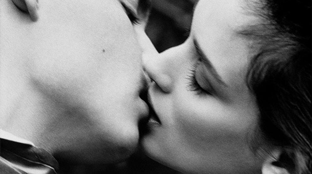From The Dirty & Passionate To Pure & Innocent: 17 Different Ways Of Kissing!