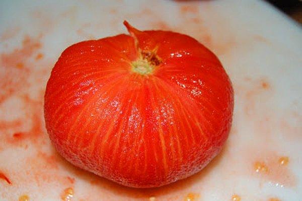 13. Bu soyulmuş domates: