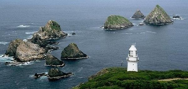 Adadaki en müstesna şey ise tabii ki 125 yılı bulan geçmişiyle bu deniz feneri.