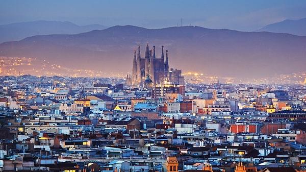 15. Barcelona, İspanya'nın başkentidir.