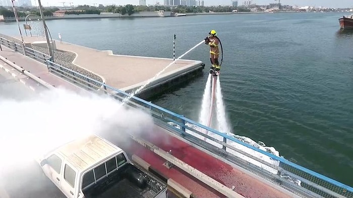 Dubai'de İtfaiyeciler Yangına Jetpack ile Müdahale Edecek!