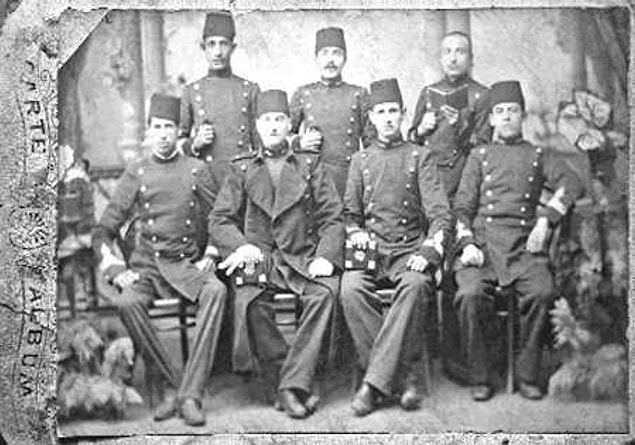 5. Politikaya girişi 19 yaşında yine 19'un katı olan 1900 yılında gerçekleşti.