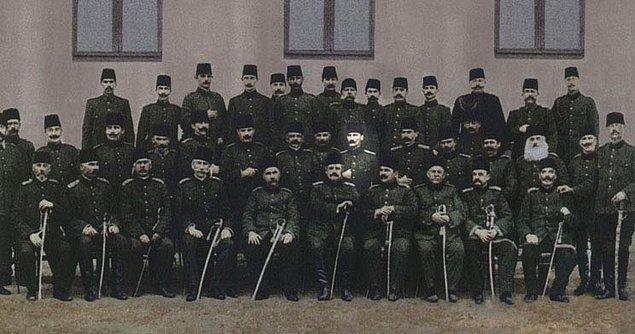 7. 19 Nisan 1909'da Hareket Ordusu ile İstanbul'a girdi.