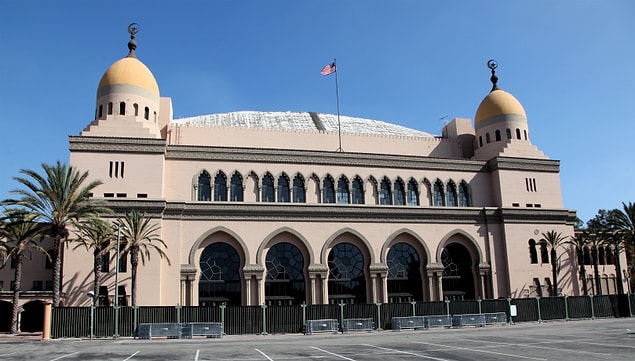 Especially after 9/11, Shriners, that had already been distancing from Islamic symbols, rapidly abandoned Islam influenced elements.