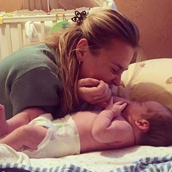 1. В эти выходные в семье известной артистки и хоккеиста ЦСКА произошло радостное событие, которого с нетерпением ждала вся страна.