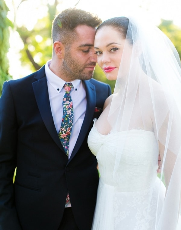 8. Роуз Макгоуэн вышла замуж в 40 лет