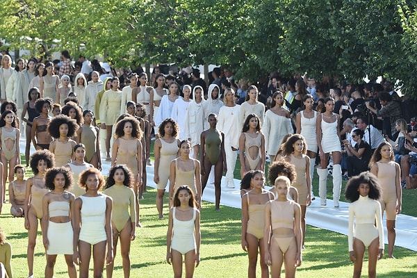 6. Многие полагают, что тренду дал начало Канье Уэст и его "Yeezy".