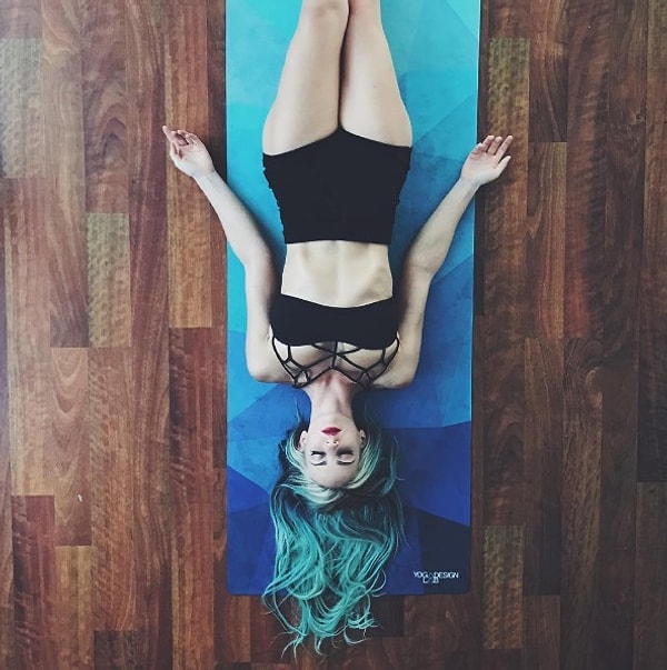 1. Знакомьтесь, это Чарити Леблан, и она обожает йогу