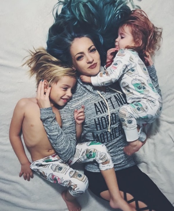 2. У нее есть 5-летний сын Окли и 2-летняя дочь Фелисити