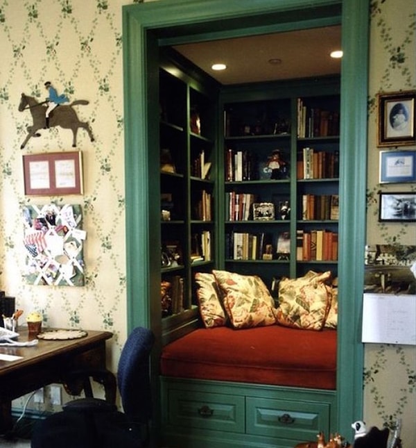 14. Вместо гардеробной делаем уголок для чтения!