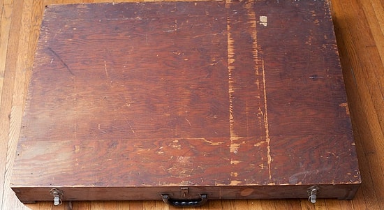 Мужчина нашел загадочную коробку в мусорном контейнере, и вот что он обнаружил внутри…