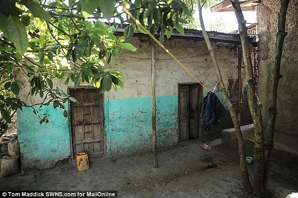 Orta Etiyopya'da bir kentte yaşayan üzgün anne 12 yıldır Angelina Jolie'den kızıyla ilgili bir haber, fotoğraf, mektup ya da para almadığını iddia ediyor.