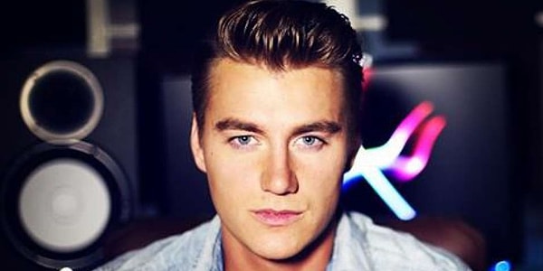 1. Родные и близкие Алексея утверждали, что к этой девушке он относился по-особенному и очень серьезно.