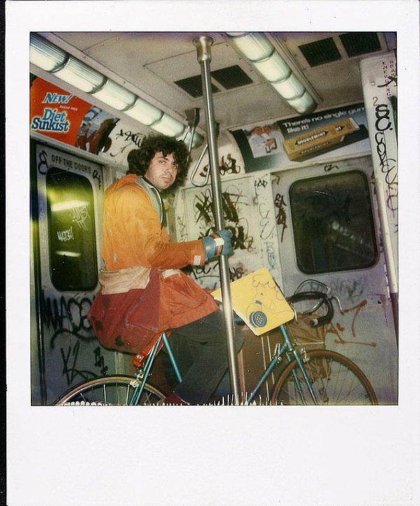 31 Mart 1980: New York'ta çok sayıda fotoğraf çekilmişti. Bu kare de New York metrosundan.