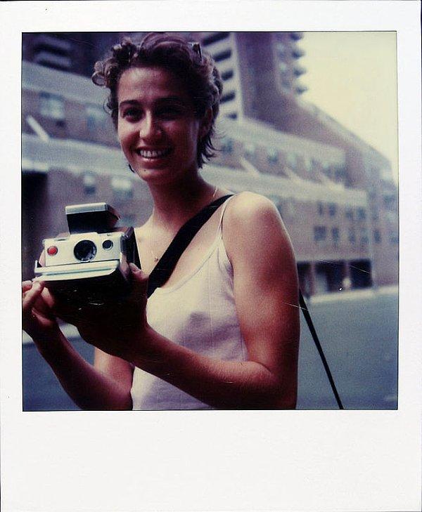 11 Ağustos 1980: Polaroid SX-70 marka fotoğraf makinesini yanından ayırmayan genç adam 1997'ye kadar fotoğraf çekmeye devam edecekti.