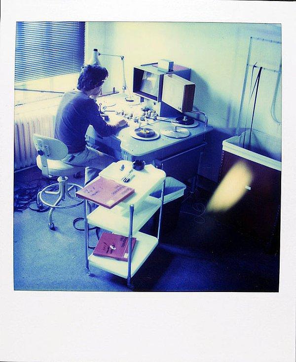 21 Ocak 1983: Jamie çalışırken. MTV'nin ilk yıllarında bir sinematografist ve klip editörü olarak çalışıyordu.