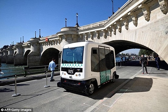 Paris'te Elektrikli ve Sürücüsüz Otobüsler Yola Çıktı!