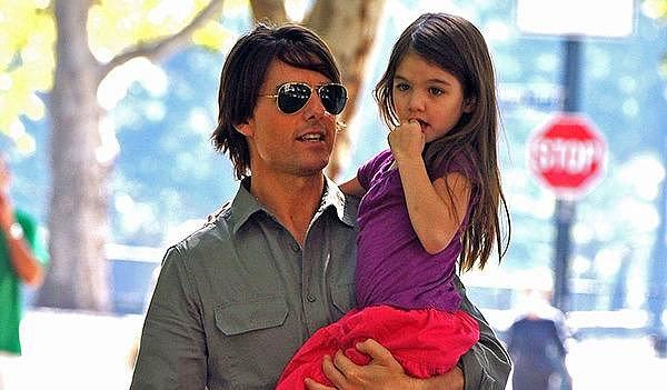7. Tom Cruise zaten deli bir baba... Ondan şüphe yok!