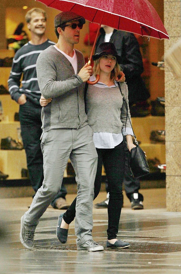 3. После развода с Райаном Рейнольдсом, за которым Йоханссон была замужем с 2008 по 2010 гг., поползли слухи, что актрису связывают романтические отношения с Роменом Дориаком.