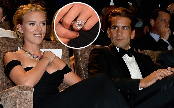 6. Спустя примерно год Йоханссон появилась на публике с обручальным кольцом.