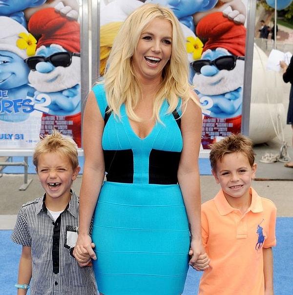 3. Britney Spears üst üste iki çocuk sahibi olduğu sırada kariyerinin ve akıl sağlığının yerlerde olduğu bir dönemdeydi. Ebeveyn olarak da pek başarılı olamadı tabii...