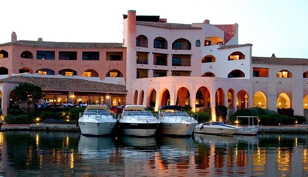 9. Cala di Volpe Hotel, Сардиния, Италия, – Президентский люкс — $32,750 за ночь.
