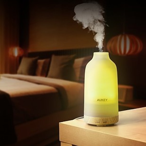 3. Сделайте глубокий вдох и включите ароматический диффузор, меняющий цвета 🌈