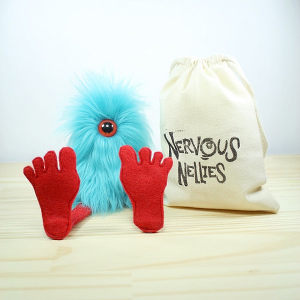 5. Пообнимайтесь с Nervous Nellie — эту игрушку нужно обнять, чтобы успокоить ее "нервы"