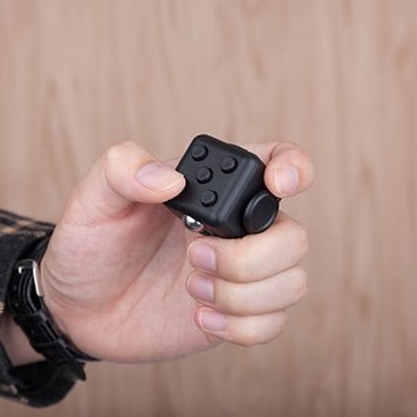 11. Носите у себя в кармане Fidget Cube, чтобы снять напряжение и сфокусироваться на поставленной задаче