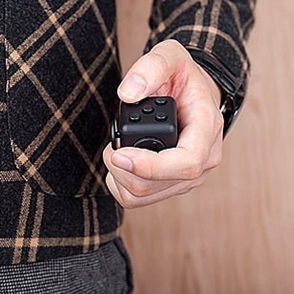 11. Носите у себя в кармане Fidget Cube, чтобы снять напряжение и сфокусироваться на поставленной задаче