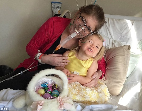 2. По словам руководителя центральной больницы Торонто, Найла Фергюсона, врачи стремительно теряли Мелиссу