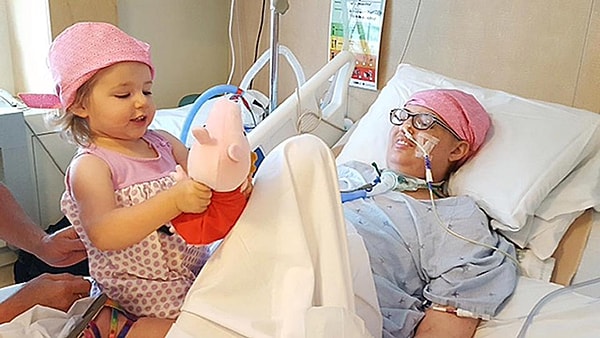 4. В середине апреля врачи провели операцию по удалению легких Мелиссы, затем к сердцу женщины прикрепили небольшое искусственное легкое, а другие устройства помогали крови циркулировать