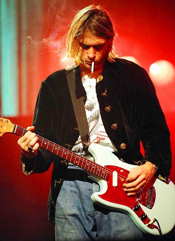 4. Nirvana’nın 1993 MTV: Live and Loud konserinde Kurt Cobain sahnede.