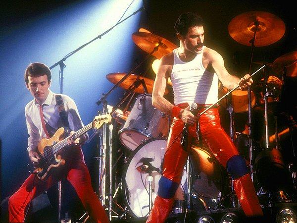 17. Queen'den Freddie Mercury ve John Deacon Lieden, Hollanda, 1980.