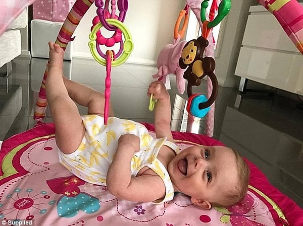 13. Девочке предстоит еще одна операция, а пока она весело проводит время дома. Так держать, Азалия! 👏