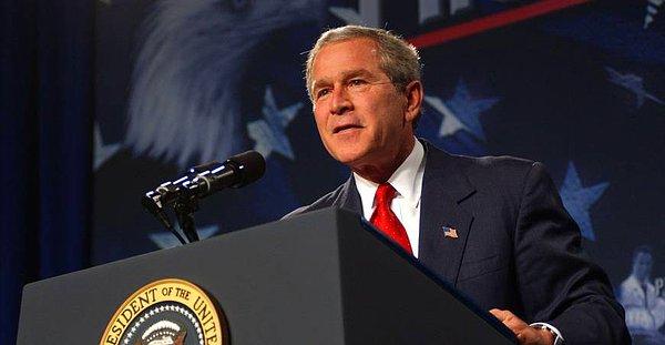 13. Beyaz Saray'ın başkanlık koltuğunda George W. Bush vardı.