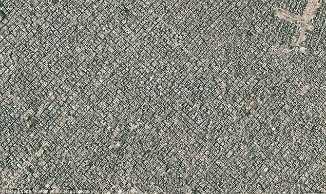 15. Another megatropolis - a bird's eye view of New Delhi (over 22 million inhabitants)