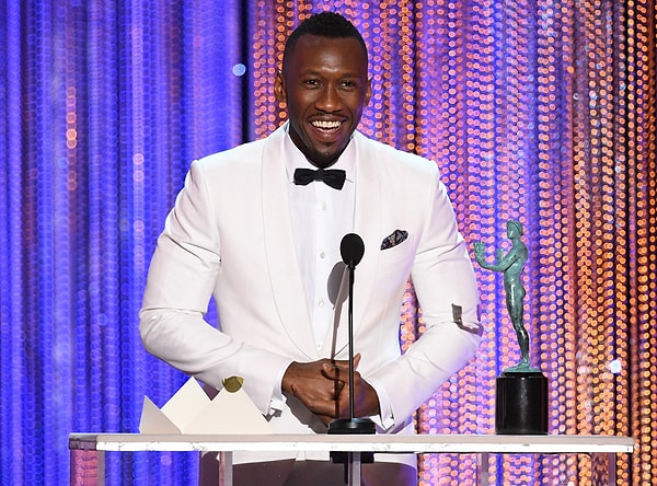 5. Лучшая мужская роль второго плана - Махершала Али (фильм «Лунный свет»)