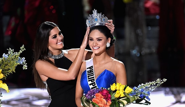 11. Как только Стив Харви осознал свою ошибку, корона покинула голову Ариадны Гутьеррес