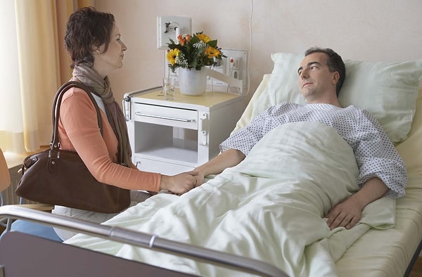 3. Работа не позаботится о тебе, когда ты болеешь. Это сделают твои друзья и родители. Береги эти отношения